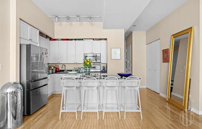 Studio, 1 bath, 990 sqft, $8,000, Unit 8K