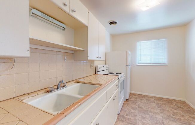 1 bed, 1 bath, 500 sqft, $825, Unit Unit 13