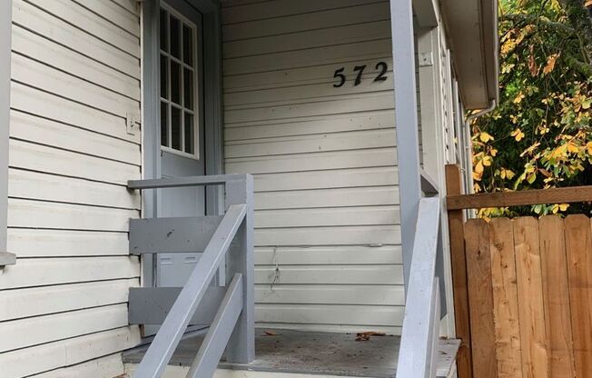 3 beds, 1 bath, $1,350, Unit 572 W. 10th Ave.