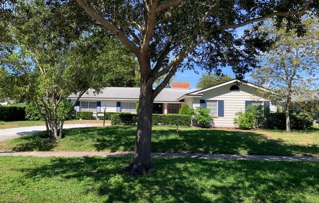 Beautiful Fully Remodeled 3 Bedroom, 2 Bath Home in Winter Park!!