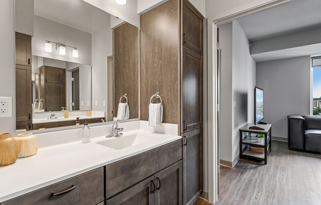 2 beds, 1 bath, 789 sqft, $1,600, Unit 302