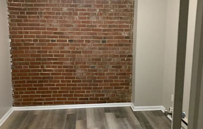 Studio, 1 bath, $850, Unit 1st Floor Rear