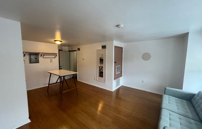 1 bed, 1 bath, 725 sqft, $1,500, Unit 2nd Floor - 702