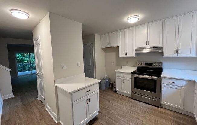 **OFFERING REFUNDABLE APPLICATION FEES** Newly Remodeled 3BD, 1.5BA Raleigh Townhome with Private Deck