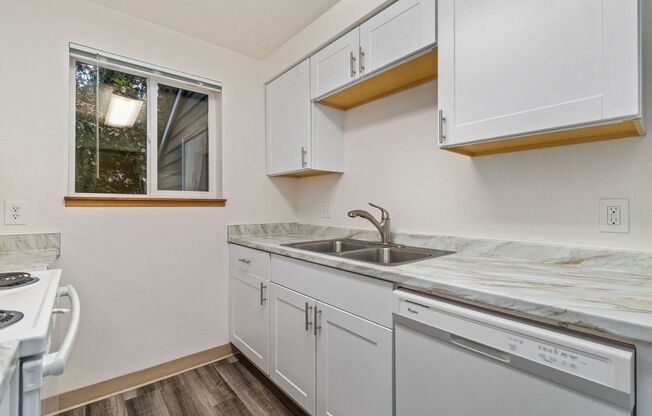 2 beds, 1.5 baths, 925 sqft, $1,705, Unit G-104