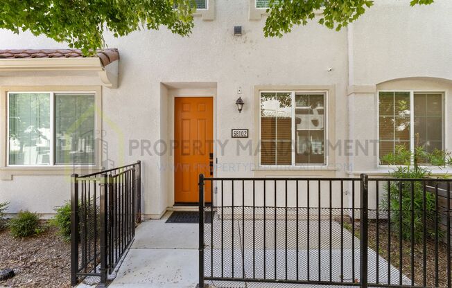 For Rent: Stylish 3-Bedroom Townhouse with Updated Kitchen & Community Pool