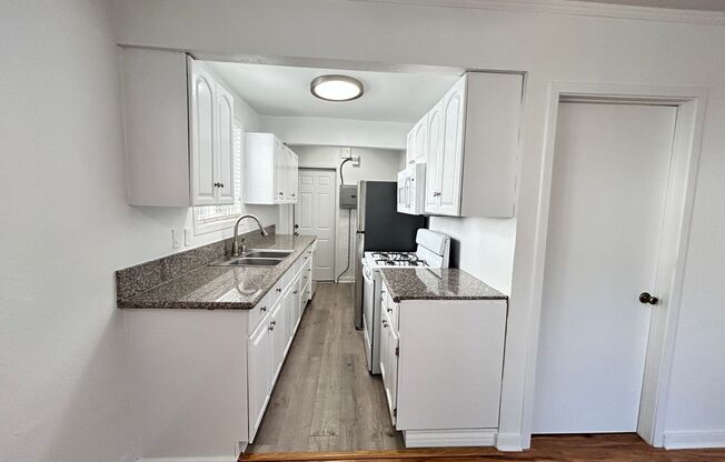 1685-1697 1/2 Summit St / 109-137 E. Penn St