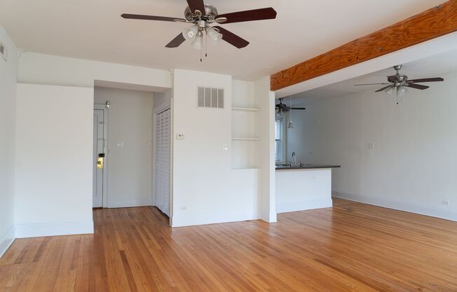 2 beds, 1 bath, $1,850, Unit 4705-2W