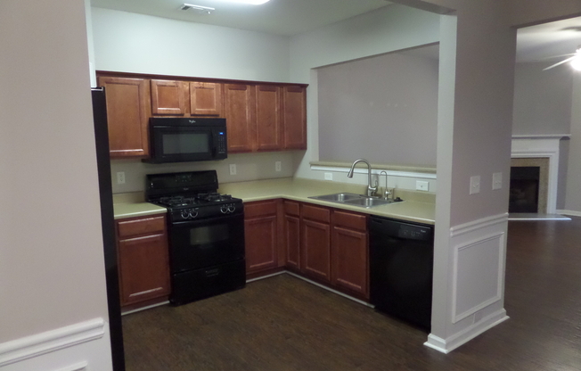 Rare 2 bed 2.5 bath  located in Kennesaw minutes from KSU and I-75