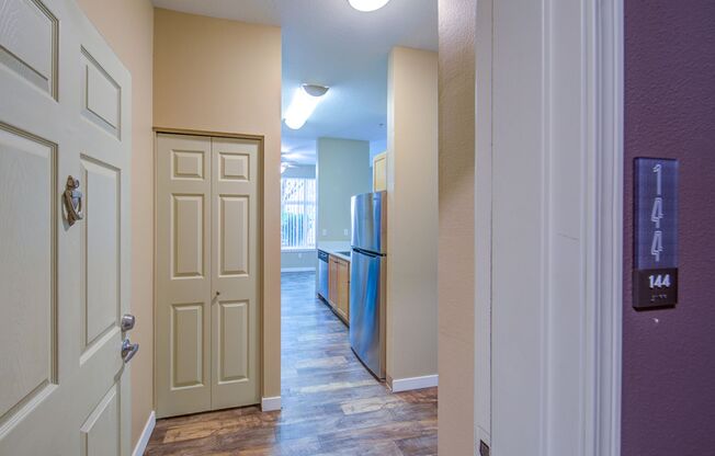 2 beds, 1 bath, 1,000 sqft, $1,900, Unit 244