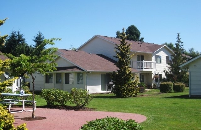 3 beds, 2 baths, 1,100 sqft, $1,625, Unit 233