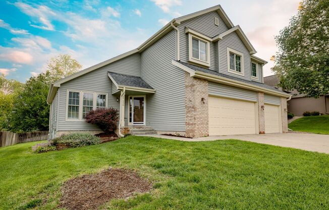 Beautiful 4 Bedroom In Rose Garden Estates!!