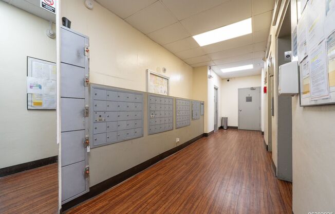 $2300 / 2 BD, 1 BA, 1 parking Condo in Hono Hale Towers