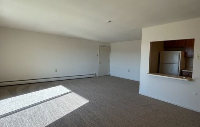 2 beds, 1 bath, 900 sqft, $1,525, Unit 933