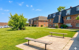 Comfortable Apartment Living in Convenient Tinley Park Location