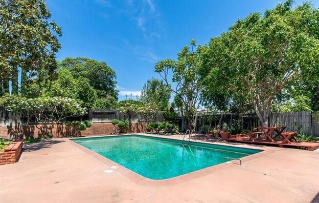 6 beds, 4 baths, $8,395