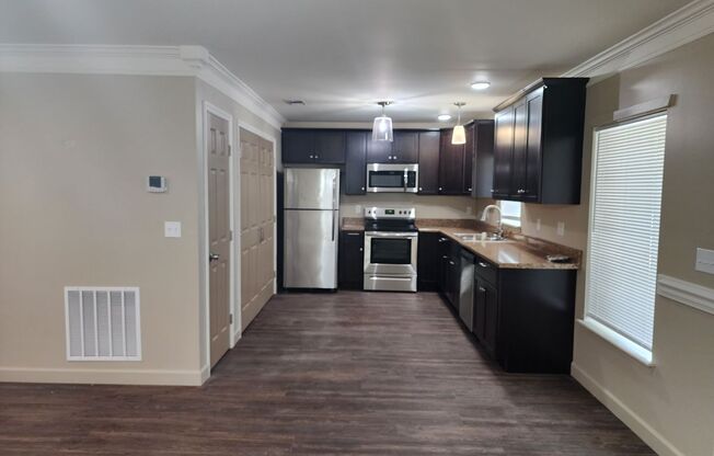 3 beds, 2 baths, $1,650, Unit Unit C