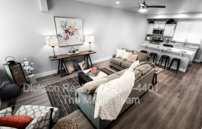 750 BLUFFS CT