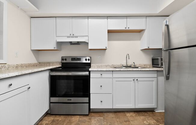 Lovely Two Bedroom Condo in Cotswold!