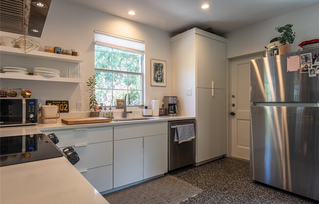 410 W 34 ST