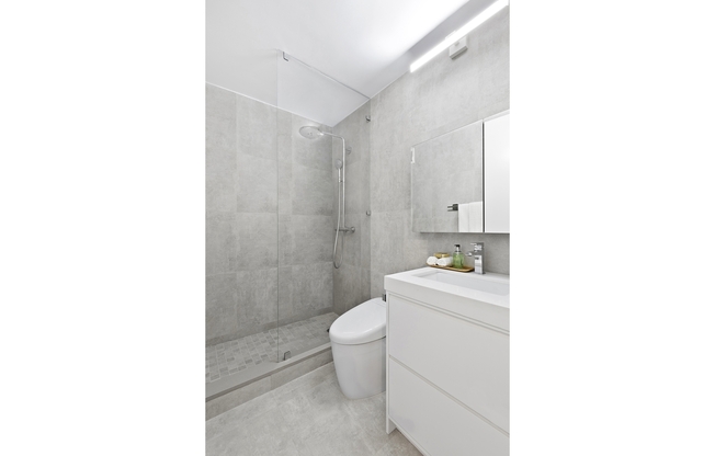 1 bed, 1.5 baths, 828 sqft, $5,500, Unit 16G