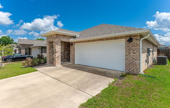 All-brick 4 Bedroom South of I-10!