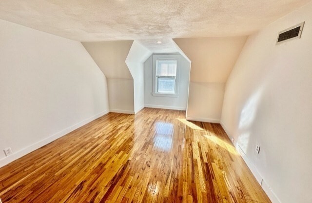 3 beds, 1 bath, $4,200, Unit 1