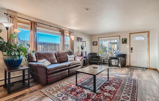 AVAILABLE NOW, LARGE YARD AND DETACHED 2 CAR GARAGE, UPDATED FLOORS AND BATH, $0 DEPOSIT OPTIONS!