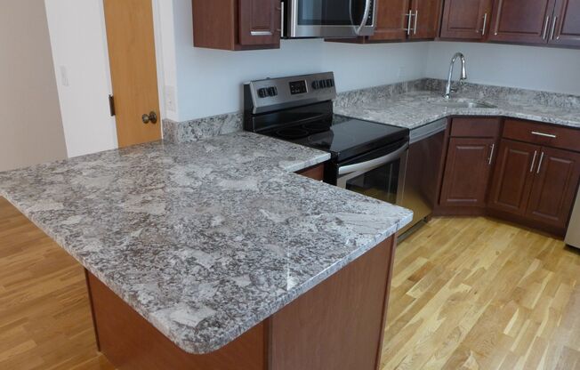 1 bed, 1 bath, 700 sqft, $2,050, Unit 12B