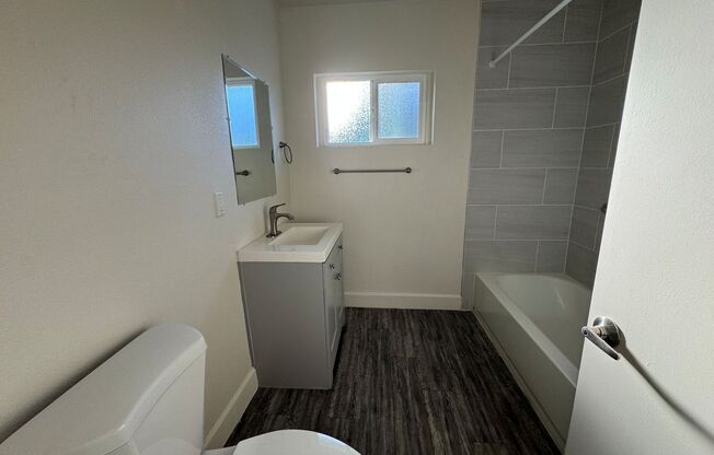 1 bed, 1 bath, 640 sqft, $999, Unit 1401-09