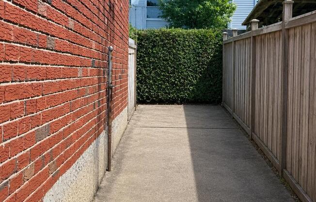 76 VALDEMAR AVE