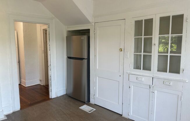 Charming 4 Bedroom House in Bedford