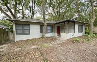 Large 3 Bedroom, 2.5 Bathroom House -- Across from UF Law School