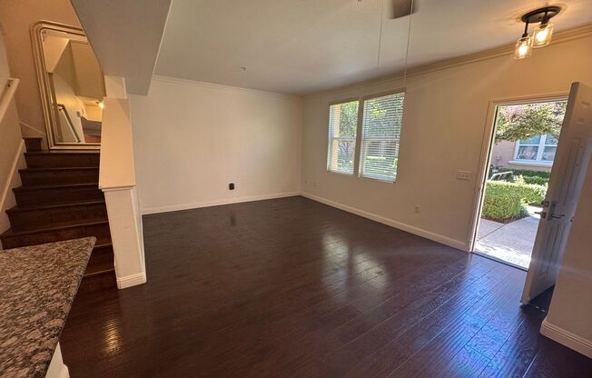 Spacious 2 Story Condo In Westlake Villas