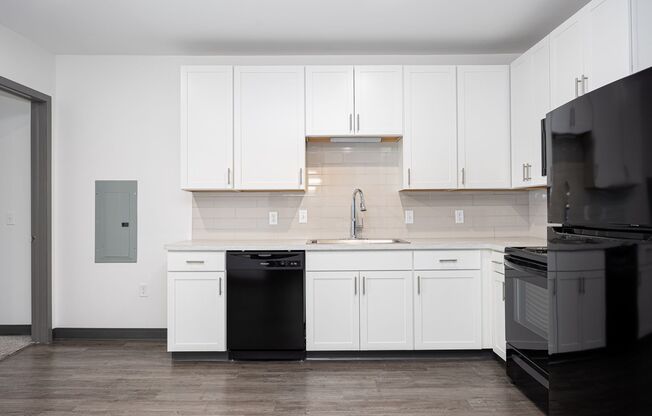 2 beds, 2 baths, 987 sqft, $1,750, Unit 412