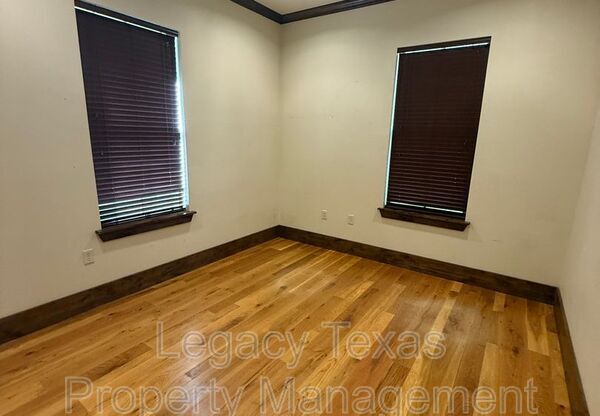 875 N MAIN ST