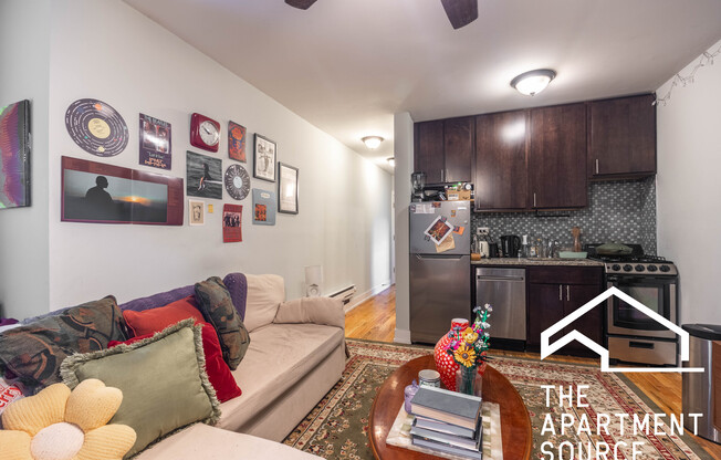819 W Cornelia Ave