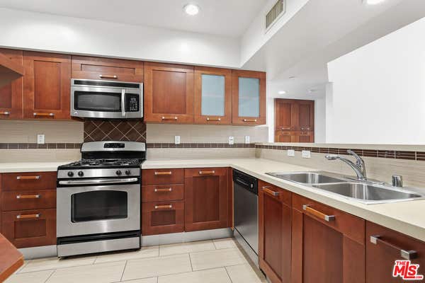 1240 S Sherbourne Dr Unit 302