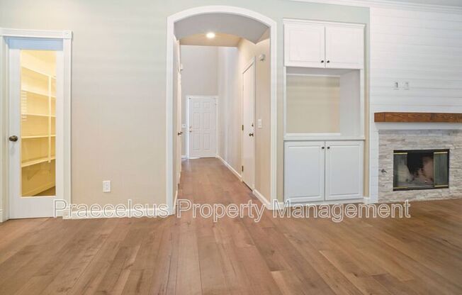 1710 RAVENROCK