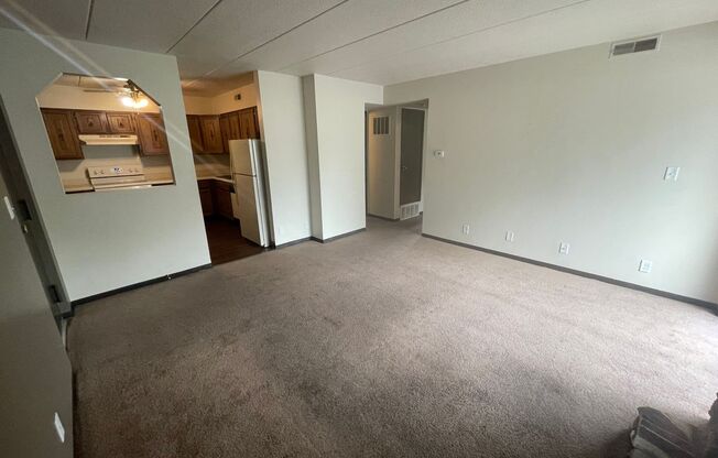 2 beds, 1 bath, 840 sqft, $1,095, Unit 10