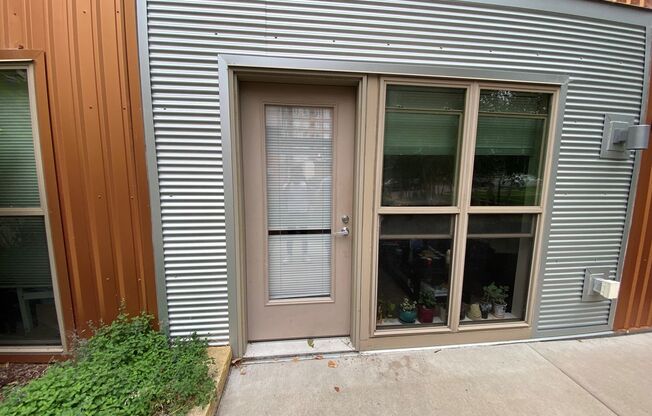 3 beds, 2 baths, $2,235, Unit 116