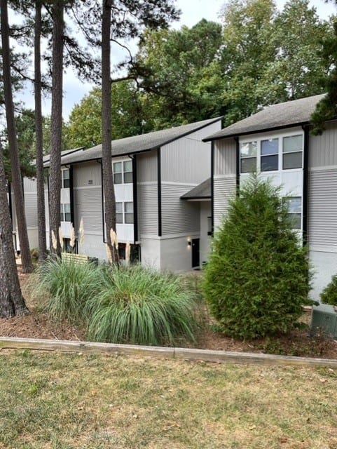 Exterior Lynnwood Park Apartments