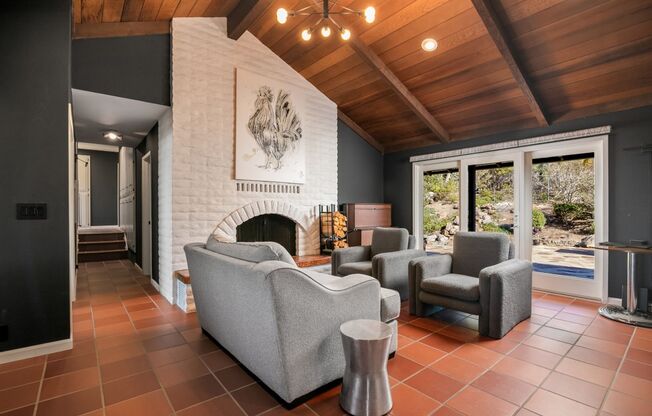 Gated 4bd Vista Home on Hilltop with Incredible Views!