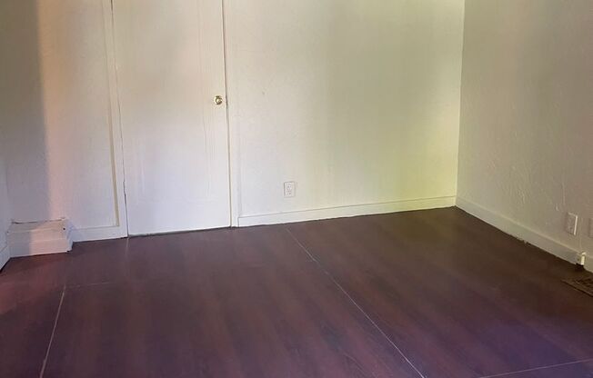 3 beds, 1 bath, $750