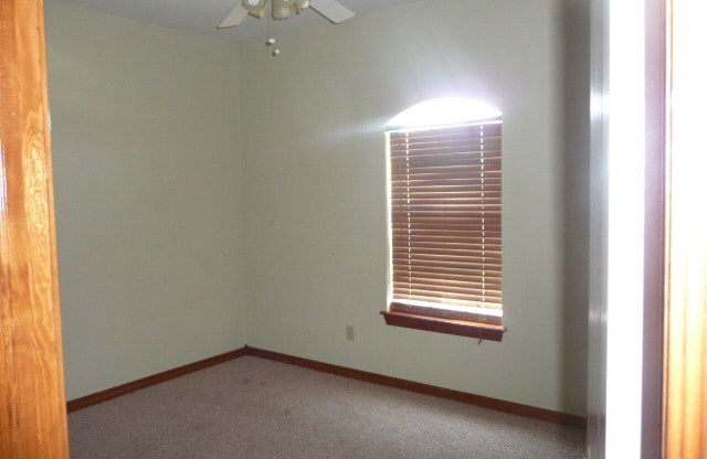 3 beds, 2 baths, $1,500