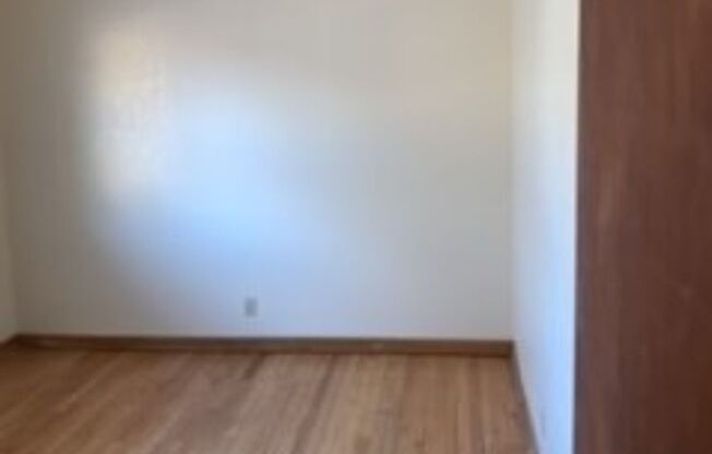 3 beds, 1 bath, $1,099