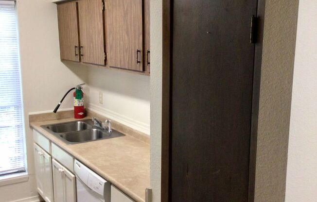 2 beds, 2 baths, 995 sqft, $800, Unit 22