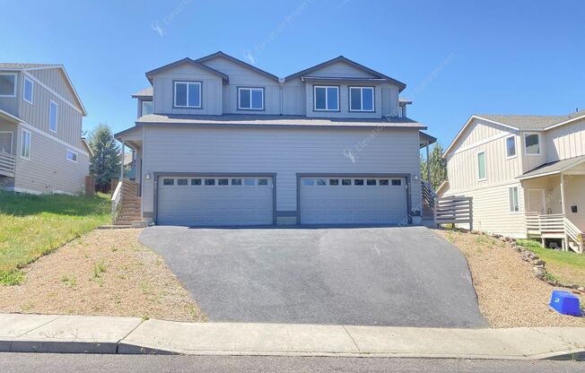 Redmond 3BR-2.5BA Duplex Large Fenced Yard