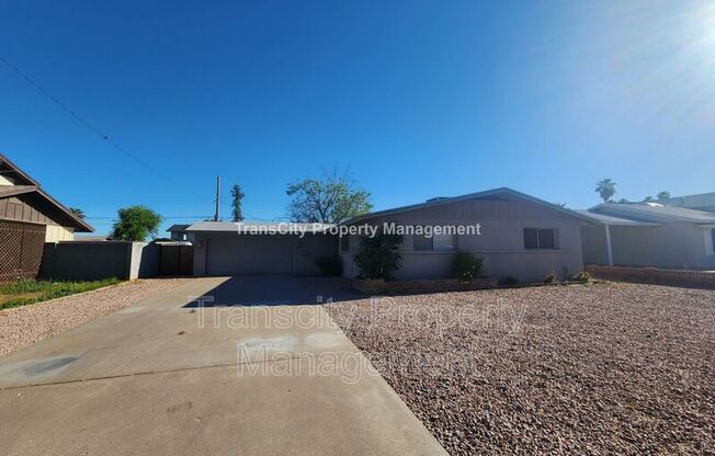 128 E ELLIS DR
