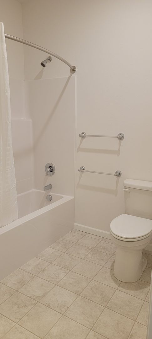 1 bed, 1 bath, 738 sqft, $1,175, Unit 323